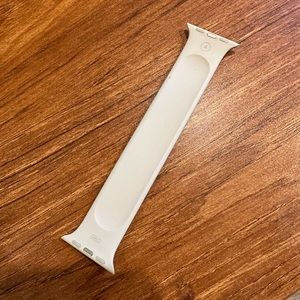 Apple Watch 45mm Starlight Solo Loop size 4